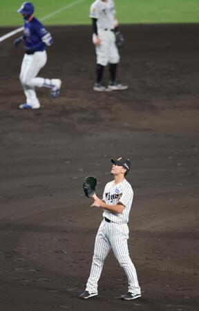 ５回、マラーに２ランを浴びる伊藤将（撮影・立川洋一郎）