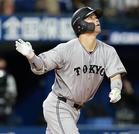 ５回、右越え２ランを放つ大城（撮影・伊藤笙子）