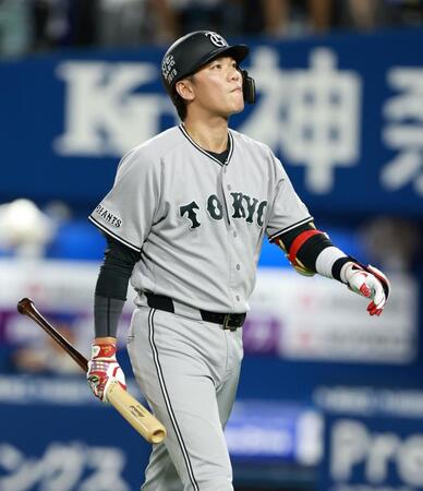 ８回、見逃し三振に倒れた坂本（撮影・伊藤笙子）