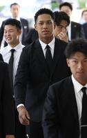 お別れの会に出席した日本ハム・万波中正（撮影・伊藤笙子）