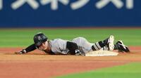 １１回、二盗を決める一走の浦田（撮影・伊藤笙子）