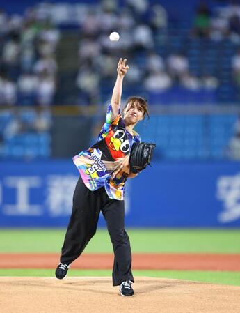 力投する中曽瑠華（撮影・石井剣太郎）