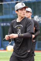グラウンドに姿を見せた浦田（撮影・伊藤笙子）