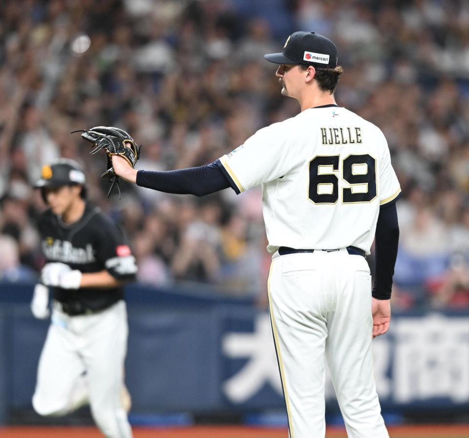 ５回、柳田（左）に３ランを浴びたジェリー（撮影・高部洋祐）