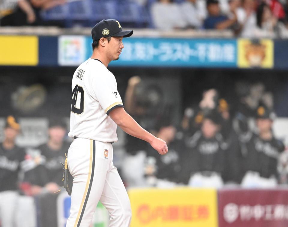 １０回、ソフトバンク・栗原陵矢に先制打を許したオリックス・岩崎翔＝京セラドーム（撮影・高部洋祐）