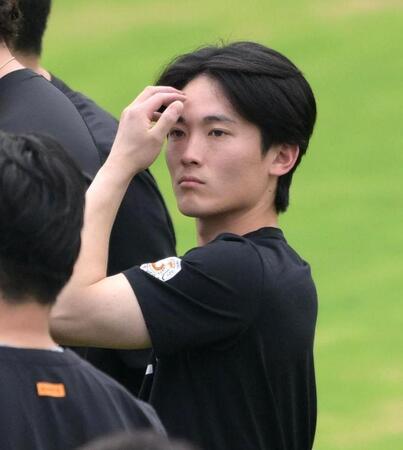 全体練習の前にグランドに訪れた浦田（撮影・堀内翔）