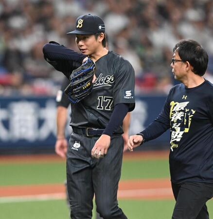 ６回、ベンチに下がる曽谷（撮影・高部洋祐）