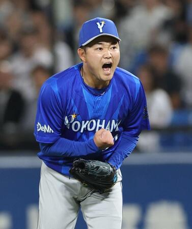 ２回、古賀を併殺打に仕留めほえる石田裕（撮影・金田祐二）