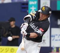 １回、柳田は左中間に二塁打を放つ（撮影・坂部計介）