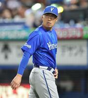 選手交代を告げる相川監督（撮影・金田祐二）