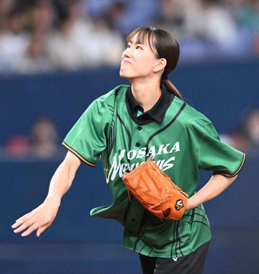 始球式を務める大阪マーヴェラス・林琴奈（撮影・高部洋祐）