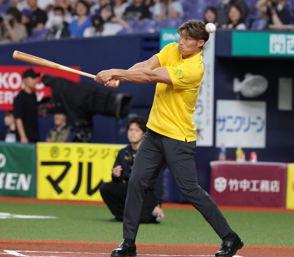 糸井嘉男氏がオリックスのセレモニアルピッチに登場/野球/デイリー