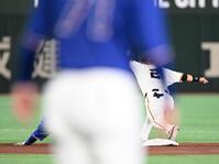 ５回、福元の遊直で二走の石伊が二塁に戻れず併殺となる。二塁手・吉川（撮影・堀内翔）