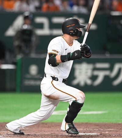 ４回、中前２点タイムリーを放った吉川（撮影・園田高夫）