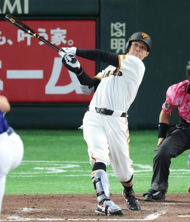 ６回、佐々木が右越えに２ランを放つ