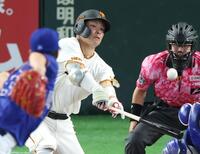 ４回、大城が中犠飛を放つ