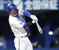 ２回、左前に先制打を放つ古市（撮影・西岡正）