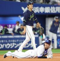 ２回、古市に先制打を浴びた高梨（撮影・西岡正）