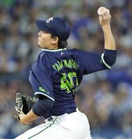ＤｅＮＡ打線を相手に力投する高梨（撮影・西岡正）