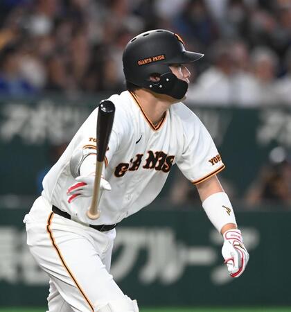 １回、中前に先制２点適時打を放った大城（撮影・園田高夫）