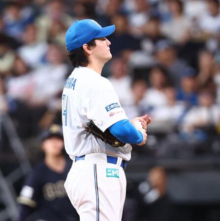５回途中で降板となる有原（撮影・中島達哉）