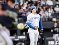 １回、宗（左）に先制３ランを浴びる有原（撮影・中島達哉）