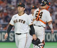 ６回途中、降板する小笠原