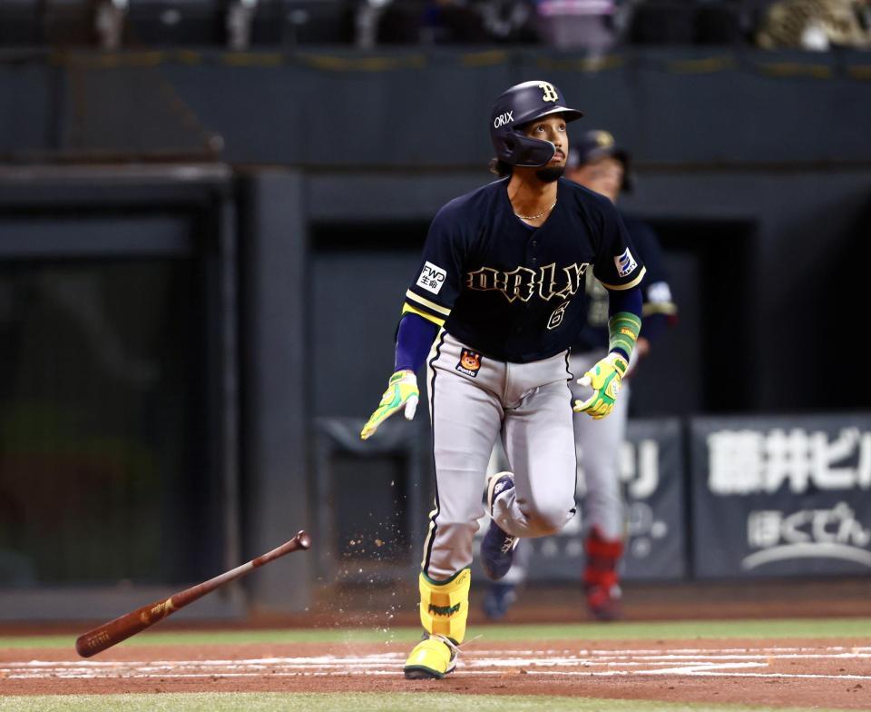１回、先制３ランを放つオリックス・宗（撮影・中島達哉）