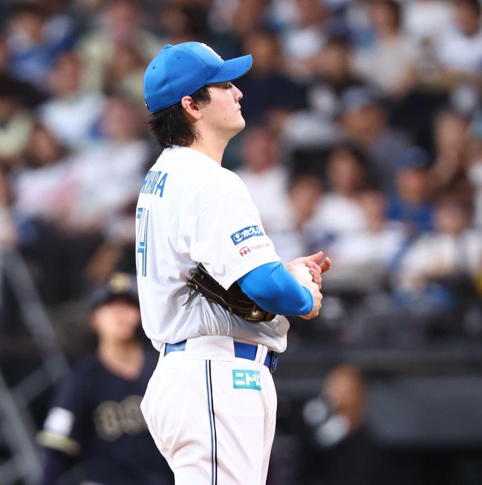 ５回途中で降板となる有原（撮影・中島達哉）