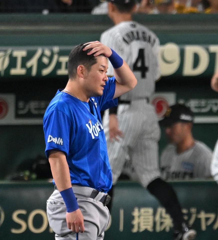 ３回、先制の好機に凡退し、悔しがる筒香（撮影・飯室逸平）