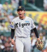 ３回、エンカーナシオンを三振に仕留め、ほえる神宮（撮影・西田忠信）
