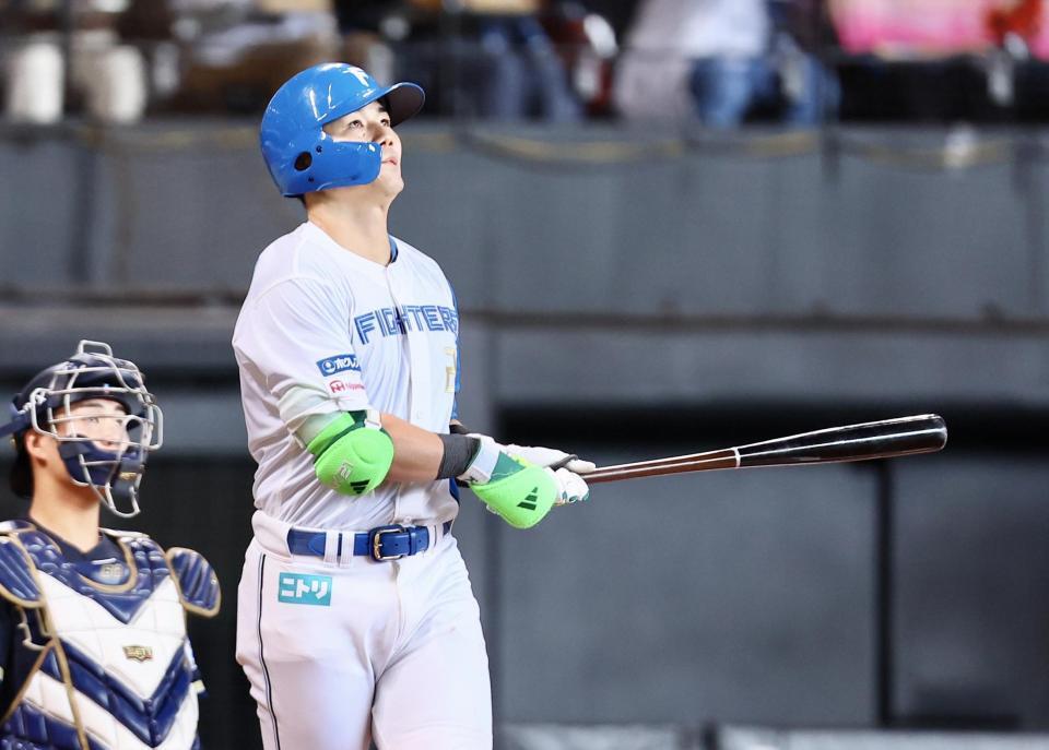 １回、先制となる22号ソロを放つ清宮幸（撮影・中島達哉）