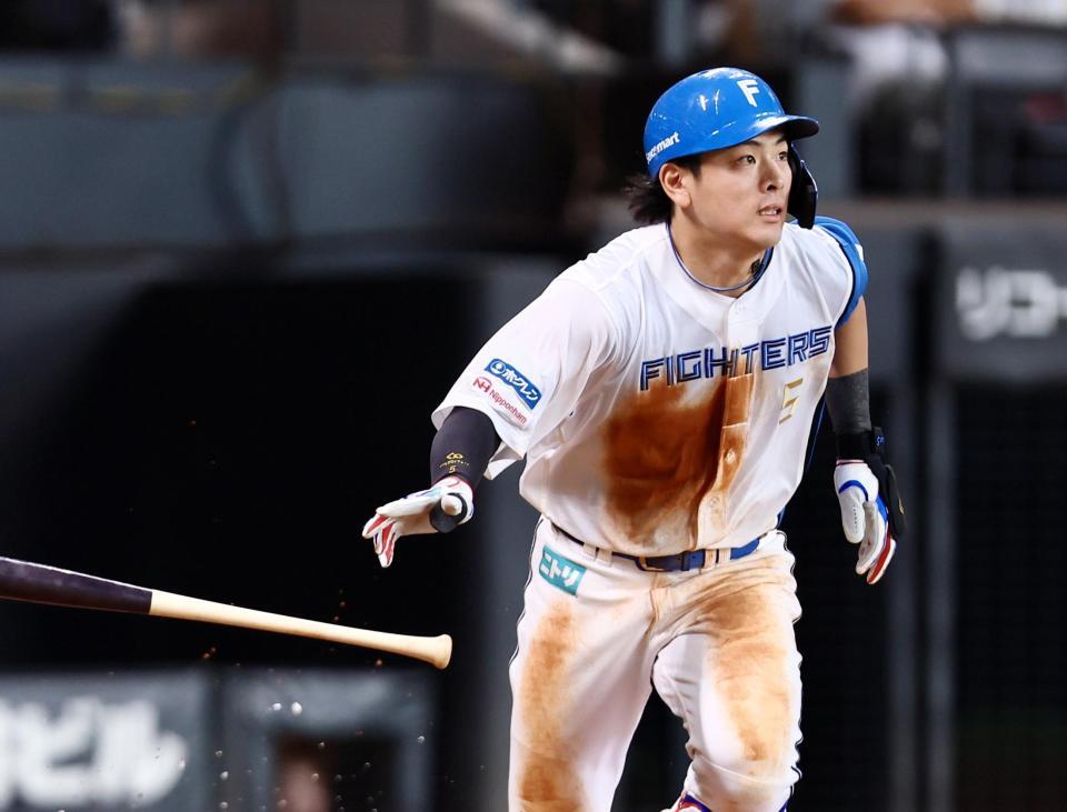 ４回、適時打を放つ野村（撮影・中島達哉）