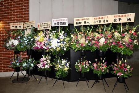 日本ハム・中島卓也の引退試合に届けられた花（撮影・中島達哉）