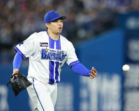 ４回、村松を投ゴロに打ち取った東（撮影・伊藤笙子）