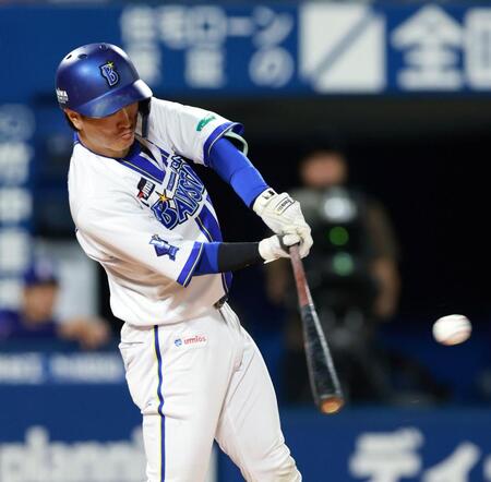 １回、中前へ適時打を放つ古市（撮影・伊藤笙子）