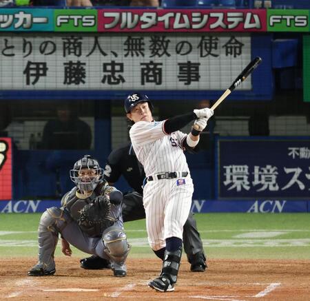 １回、左中間に２ランを放つ増田（撮影・金田祐二）