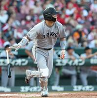 ７回、同点適時打を放つ大城（撮影・北村雅宏）