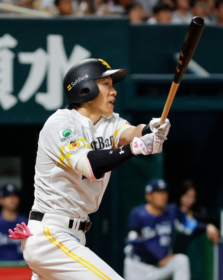 ７回、柳田が右越えに３ランを放つ