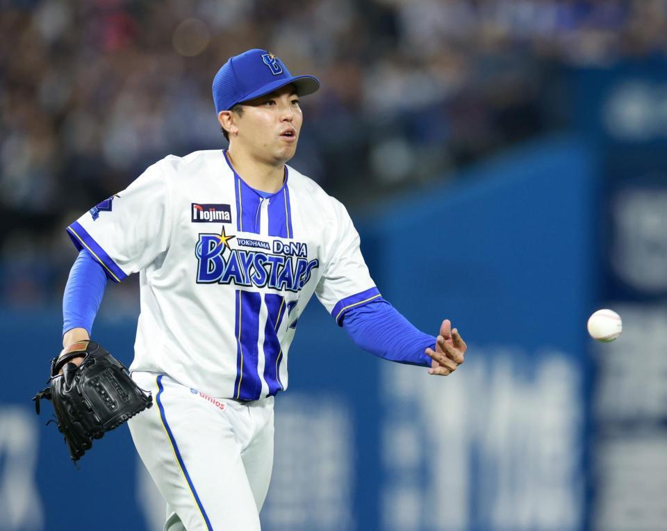 ４回、村松を投ゴロに打ち取った東（撮影・伊藤笙子）