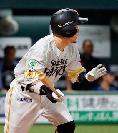 １回、牧原大が左翼線に適時二塁打を放つ