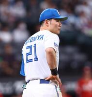 １２回、自身の悪送球で勝ち越しを許した清宮幸（撮影・中島達哉）