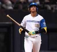７回、押し出し四球を選ぶ水谷（撮影・中島達哉）