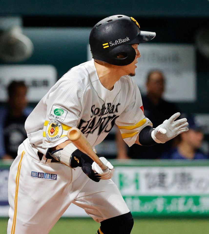 １回、牧原大が左翼線に適時二塁打を放つ