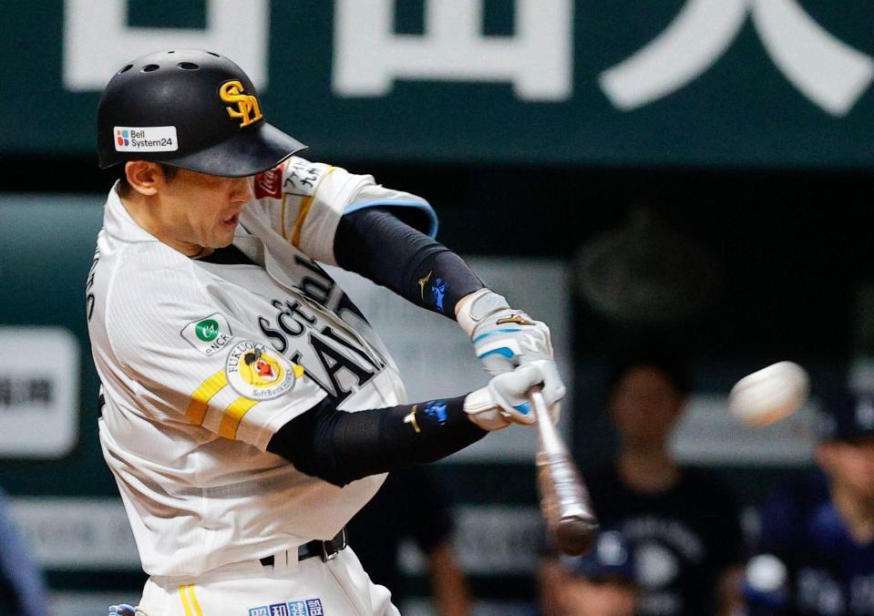 ５回、山本祐が左中間に３ランを放つ