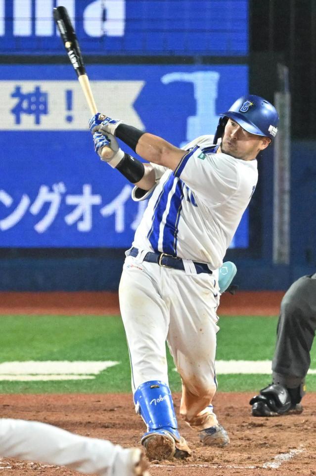 １２回、戸柱が右越えにサヨナラソロを放つ