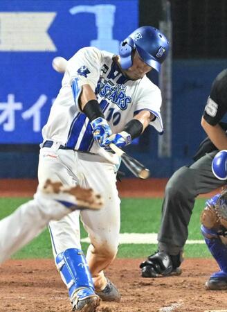 １２回、戸柱が右越えにサヨナラソロを放つ