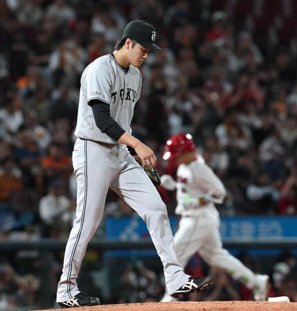 ４回、坂倉に先制２ランを浴びた西舘（撮影・北村雅宏）