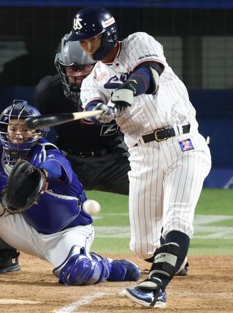 １回、松下が左前適時打を放つ