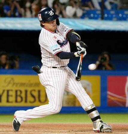 １回、赤羽が右越えに２点二塁打を放つ